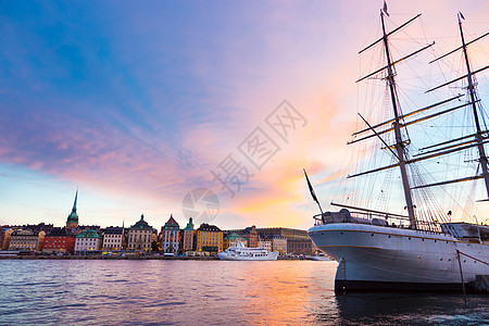 在Gamla Stan 瑞典 欧洲等地的传统赛艇旅行全景风景旅游市中心港口地标建筑物建筑学教会图片