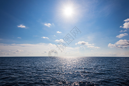 泰国夏季蓝天和海的太阳支撑海浪海洋热带反射景点晴天环境地平线海岸图片