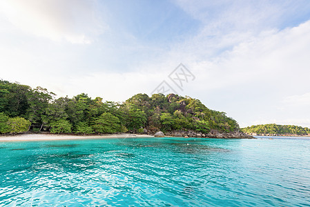 蜜月湾和泰国西米兰岛海滩晴天景点蓝色波纹旅游环境天空支撑热带旅行图片