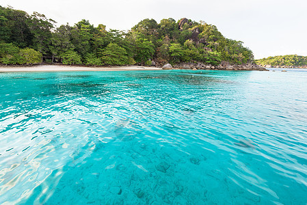 蜜月湾和泰国西米兰岛海滩环境旅游景点支撑波纹热带海景蜜月海岸岩石图片