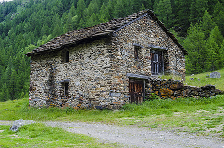 石头房子 山中的传统高山村庄废墟蓝色历史天空爬坡旅行建筑学游客场地岩石图片