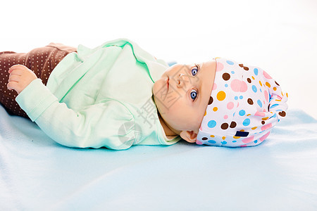 戴帽子的婴儿身体孩子蓝色工作室毯子白色儿童新生童年女性图片