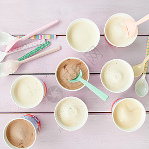 小纸杯中的各种冰淇淋食谱小吃正方形勺子杯子乡村巧克力食物奶油状圣代图片