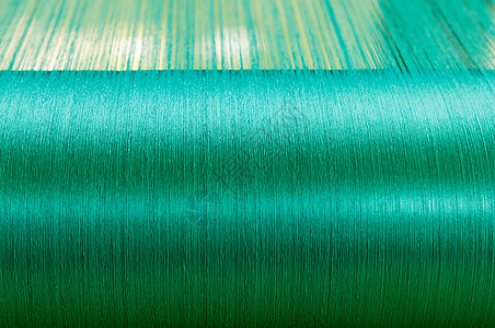 一家纺织厂织物机的折叠圈上的绿丝绸细绳牙线背景别针纺织纺织品棉布翘曲布料织物图片
