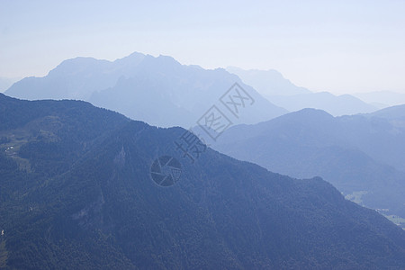 澳洲阿尔卑斯山的美丽景色假期天空荒野蓝色登山农村远足岩石高山全景图片