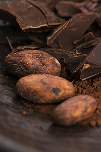 巧克力碎加卡卡棕色甜点小吃立方体饮食白色美食豆子糖果宏观图片