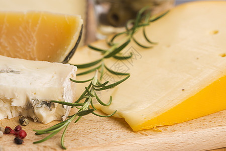 各种奶酪种类团体熟食美食木头棕色奶制品蓝色食物生活奢华图片