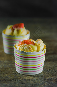 北海道Chiffon Cup蛋糕食物海绵浆果味道水果面包奶油红色杯子甜点图片