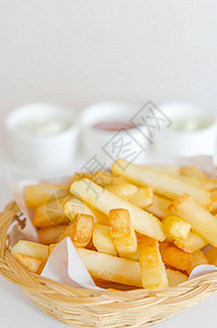 炸薯条小吃美食土豆食物棕色芯片篮子白色脂肪蔬菜图片