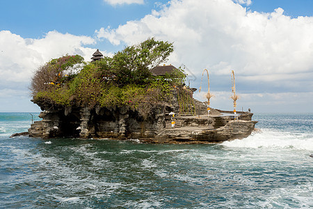 印度尼西亚巴厘岛海边崇拜旅行海洋精神传统热带游客日落天空地标图片