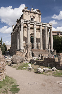 Antonius和Faustina的庙宇 罗马 意大利图片