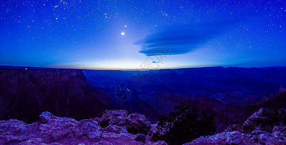 月亮和星光下的巨峡谷旅游公园蓝色侵蚀国家地质学风景星星旅行天空图片