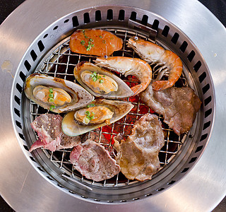 混合烤肉和海产食品在烧烤BBQ Grill上工具气体美食火炉炙烤餐厅铁板脆皮食物腰部图片