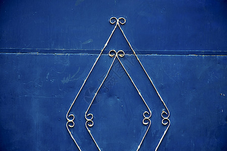 蓝色的铁链在非洲生锈的莫罗科 老旧的安全垫子金属钥匙古董出口铰链木头建筑指甲挂锁入口图片