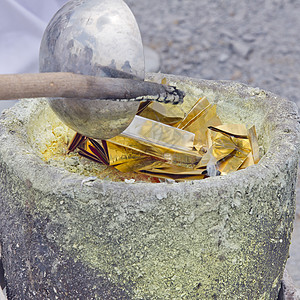 金叶铸金冶炼冶金液体铸造火焰生产融化工业金子工作图片