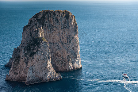 岩石岛假期水平蓝色晴天旅行海岸奢华岩石游艇图片