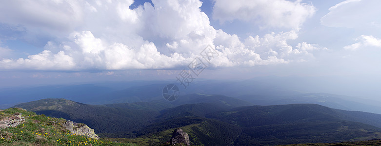 山边喀尔巴阡山 乌克兰森林季节日落树木场景顶峰爬坡生态荒野环境图片