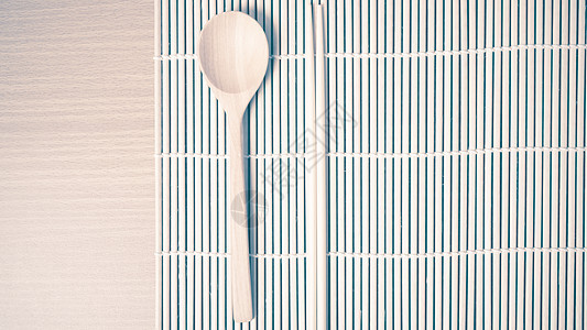 木制勺子和筷棍老旧风格美食餐具桌子盘子筷子厨房烹饪食物午餐餐厅图片
