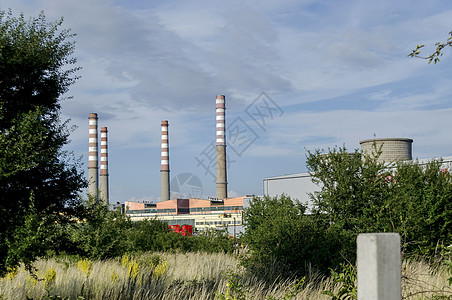 热电厂树木蓝色气体金属植物烟囱衬套两极烟道冷却塔图片