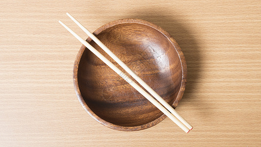 带筷子的空碗棕色木头勺子竹子盘子圆形文化餐厅美食用具图片