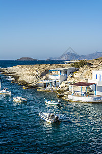 希腊米洛斯岛传统捕鱼村希 里米洛斯岛村庄房屋巡航船库阳光海港海岸旅行反思窗户图片