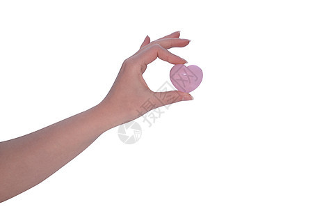 女人握着罗丝夸尔茨心脏的手灵气矿物水晶治愈者标本脉轮药品奢华身体疗法图片