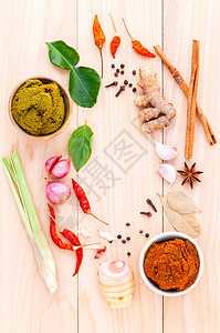 泰国食品食料和泰河邦的粘贴品组分香料多样性收藏厨房辣椒草本植物小豆蔻粉末木头味道图片