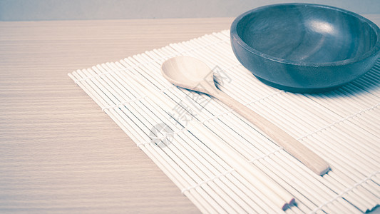 木勺碗和筷棍老式午餐餐具筷子美食食物桌子烹饪盘子厨房勺子图片