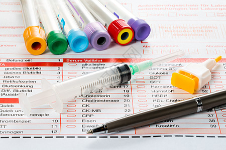 用于验血的实验室用纸和工具血汗实验医学血清注射器试管工作医院报告医生图片