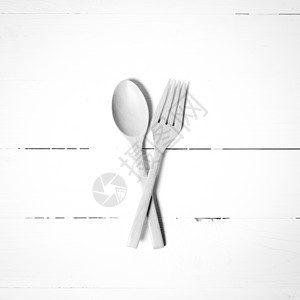 黑白两色的木勺和叉餐具棕色粮食烹饪沙拉工具服务勺子手工厨房图片