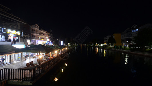 德里姆斯特鲁加河 奥赫里德湖 马西多尼亚灯光酒店倒影夜景水面城市反射社论图片
