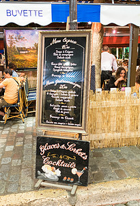 巴黎7月22日 蒙马特尔山的街道游客小酒馆咖啡店旅游旅行城市餐厅文化人行道假期图片