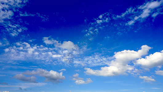 天空蓝色和云彩背景图片