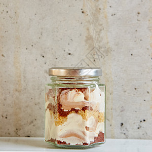 在玻璃罐子里自制的芝士蛋糕糕点馅饼食物水果饼干浆果美食野餐水果蛋糕脆皮图片
