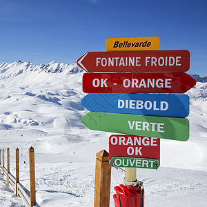 法国滑雪区季节场景边界跑步海报运动危险蓝色高山旅行图片