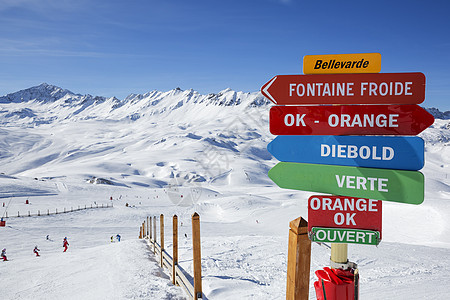 法国滑雪区山腰天空运动边界高山场景季节旅行危险跑步图片