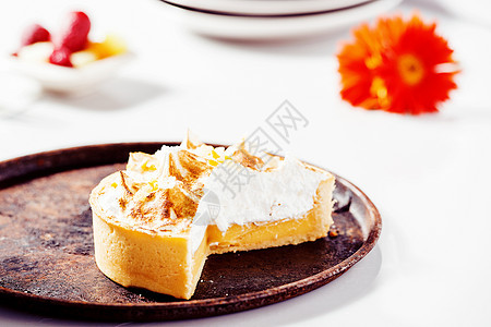 柠檬梅面饼甜点糕点白色馅饼糖果水果棕色烘烤食物奶油图片