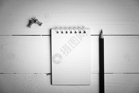 笔记和笔纸黑白颜色风格商业日记写作铅笔记事本软垫文档作家办公室桌面图片