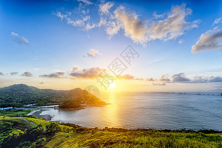 香港海岸线上夕阳美丽的村落 风光照耀建筑岩石悬崖蓝色支撑日落海景海洋太阳奢华图片