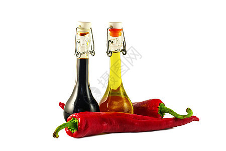 两瓶葡萄酒醋 橄榄油和两瓶红辣辣椒辣椒美食烹饪瓶子盒子蔬菜胡椒调味厨房香脂图片