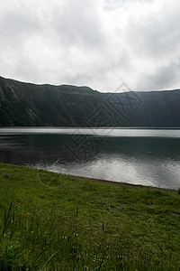 葡萄牙圣米格尔火山火山口旅行山脉丘陵群岛树木森林植物灌木丛图片