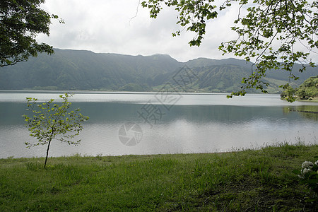 葡萄牙圣米格尔地质森林丘陵群岛草地树木场地池塘山脉风景图片