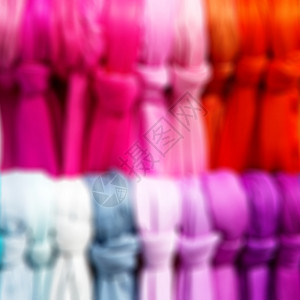 在龙登的附属饰品 彩色围巾和头巾旧市场纺织品材料彩虹织物裙子店铺魅力羊绒商业手工图片
