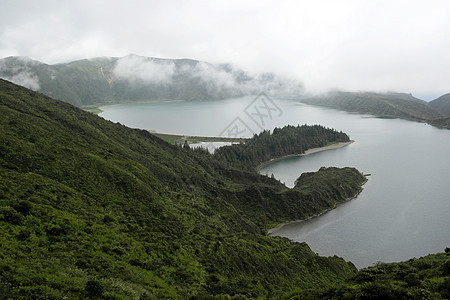 葡萄牙圣米格尔草地火山森林丘陵地质池塘树木灌木丛火山口山脉图片