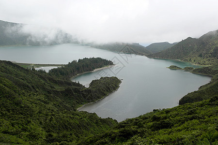 葡萄牙圣米格尔丘陵植物池塘灌木丛场地火山森林地质树木草地图片