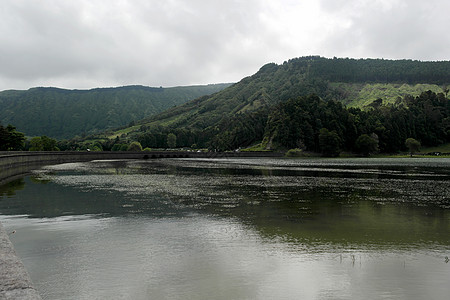 葡萄牙圣米格尔灌木丛场地火山口山脉树木旅行风景草地植物群岛图片