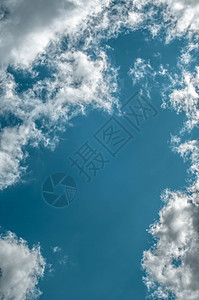 美丽的天空 云彩飘散射线微光阳光蓝色浮夸明信片天堂高架气象天气图片