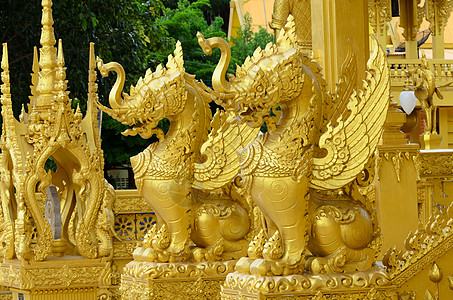 泰语故事中的科塔西语小说金子寺庙建筑学树干色狼动物艺术雕像狮子图片
