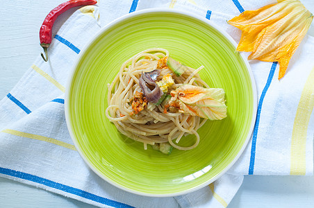 番茄酱 香花和苏奇尼花蔬菜香料紫色面条营养树叶叶子沙拉美食家美食图片