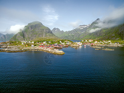 lofoten 宝箱旅游村庄胜地海岸小木屋风景晴天峡湾港口天线图片